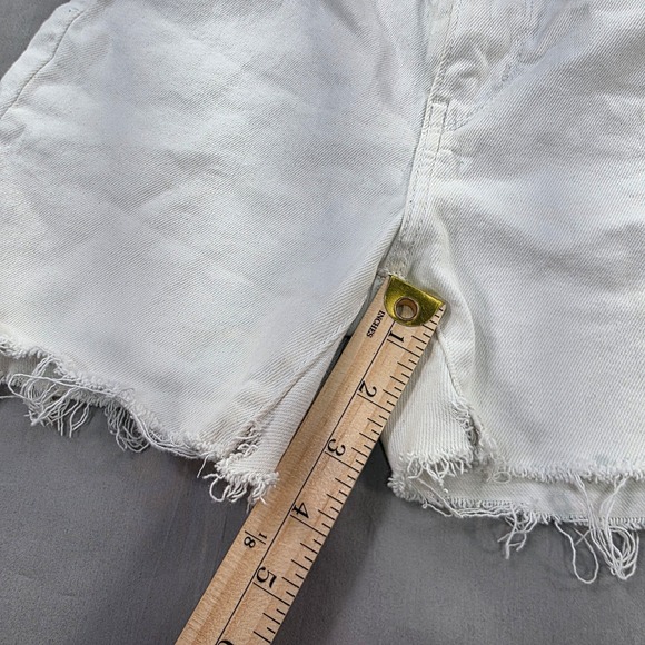 Levis 721 High Rise Skinny Ankle Denim Shorts White Distressed Fray Hem Size 28 - Picture 3 of 7